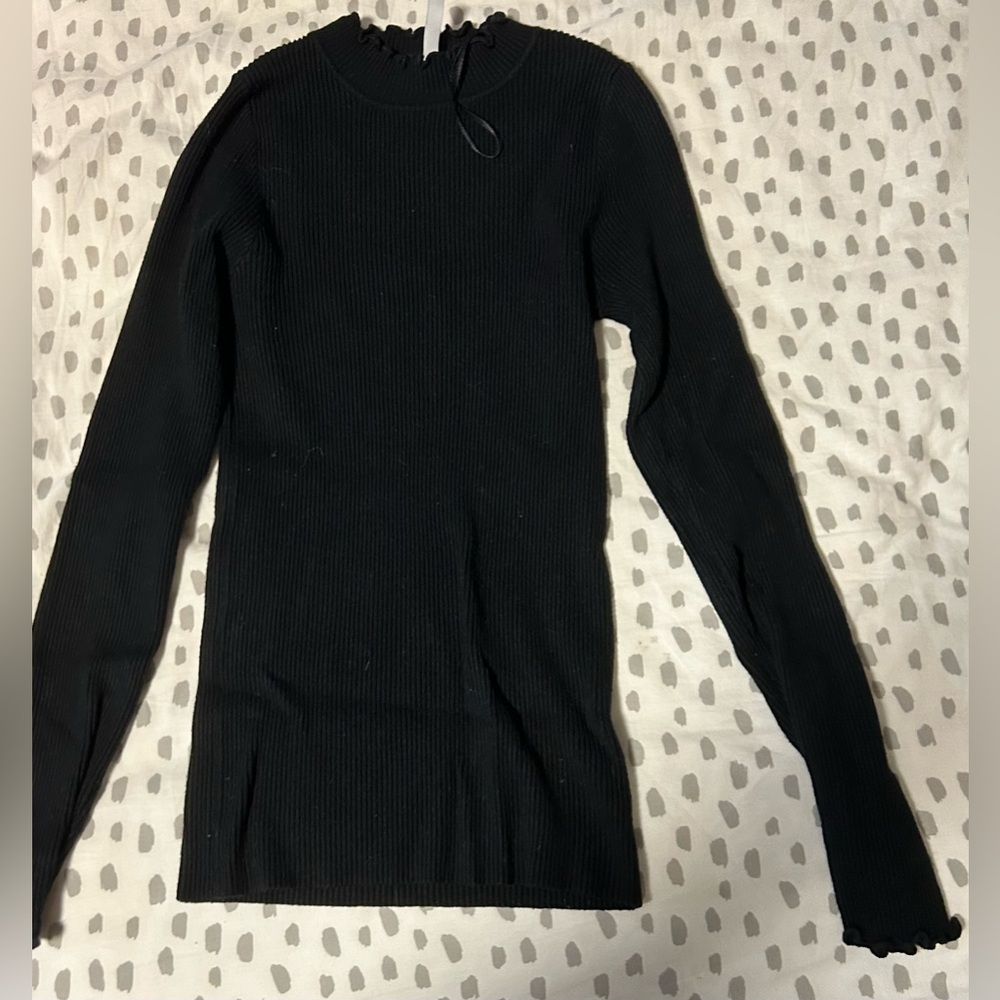 Long sleeve ribbed long sleeve shirt. Black. Small.